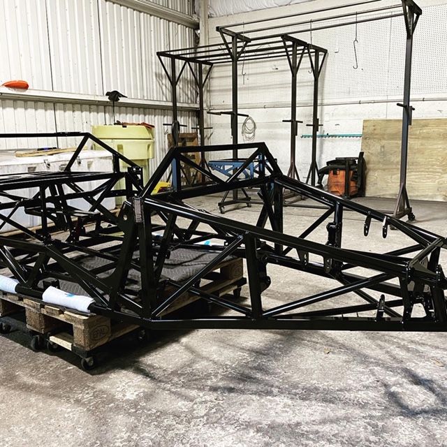Race Chassis in Gloss Black